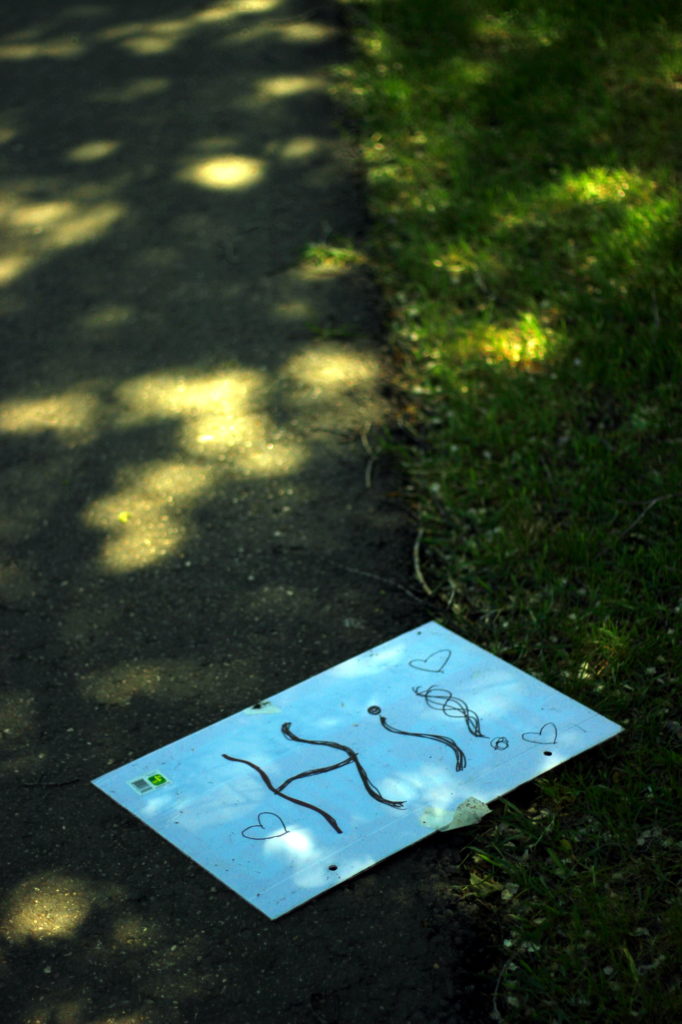 Sign saying "Hi!"