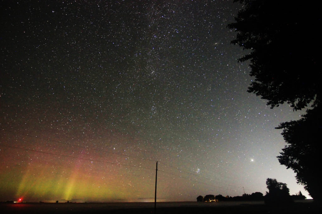 Aurora Borealis just above the horizon