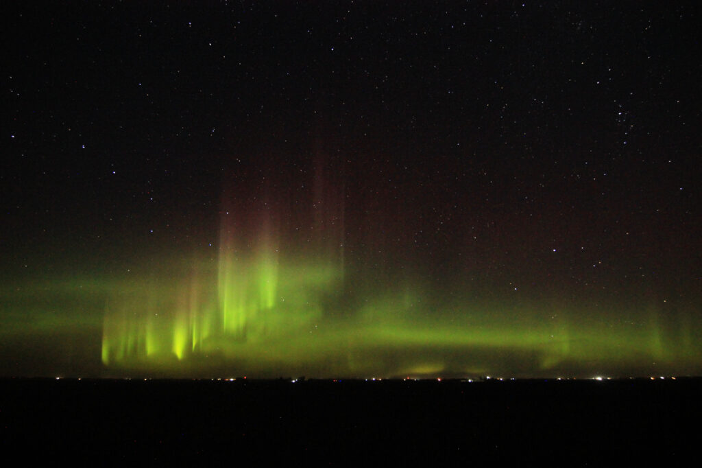 Aurora Borealis hugging the northern horizon