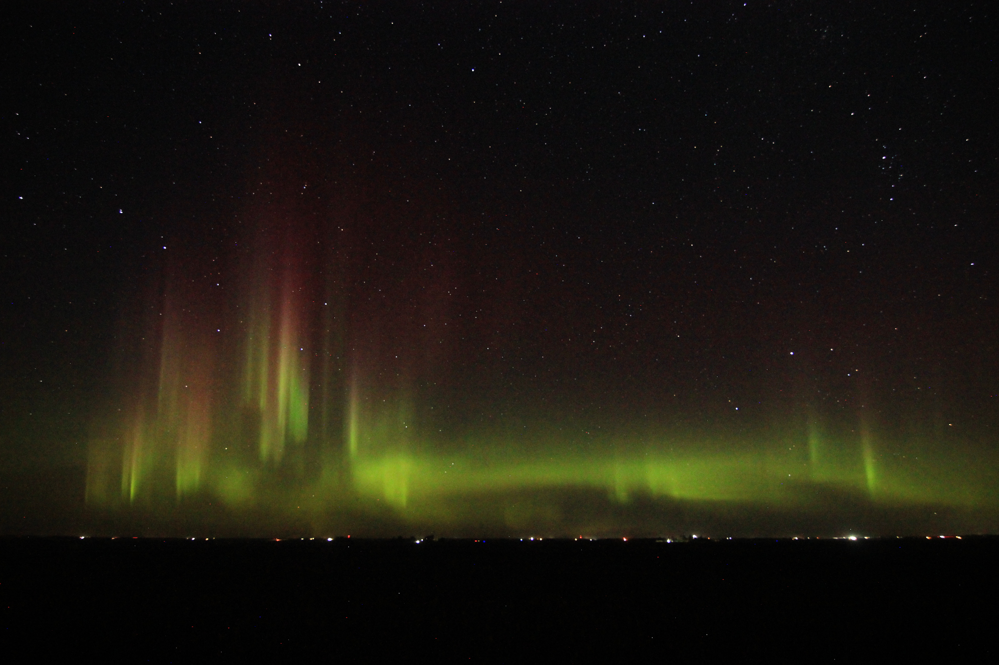 Aurora Borealis hugging the northern horizon