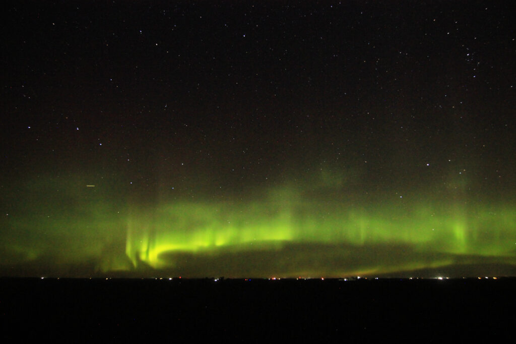 Aurora Borealis hugging the northern horizon