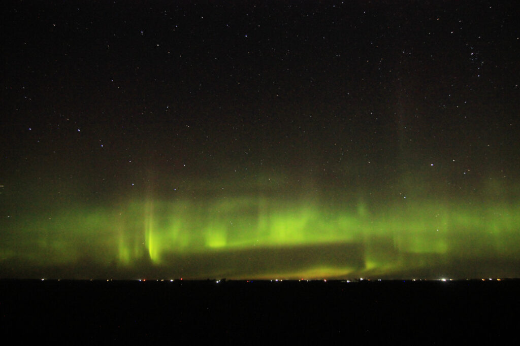 Aurora Borealis hugging the northern horizon